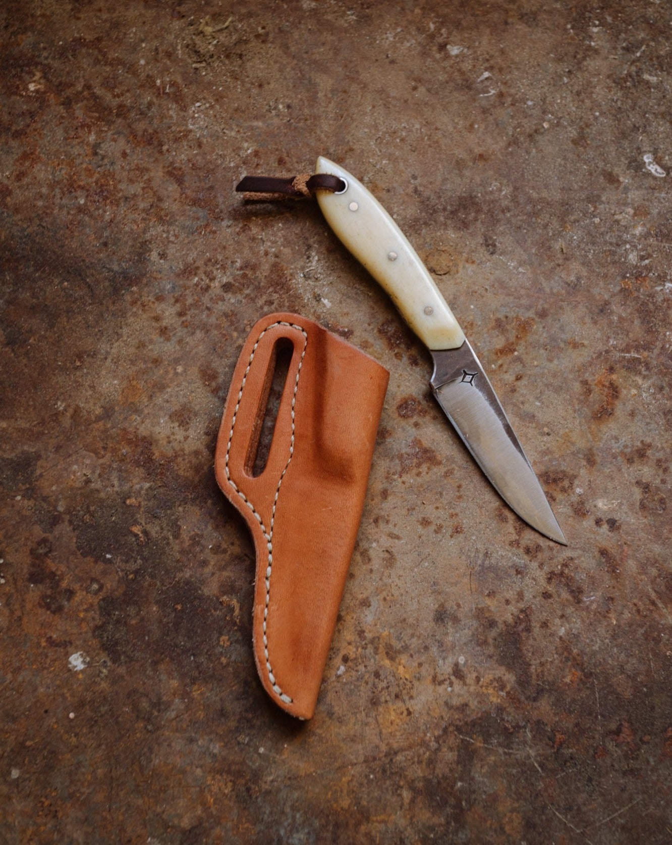 Short Blade Everyday Carry Knife With Cross Draw Sheath