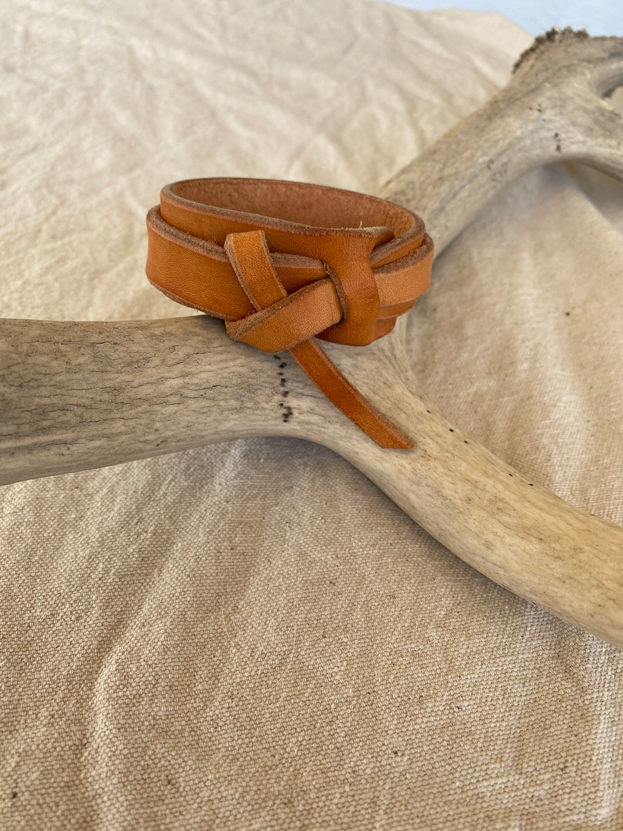 Sample: Leather Knot Bracelet